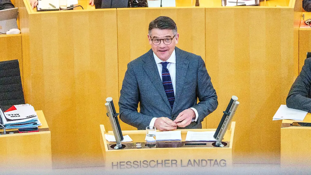 Boris-Rhein-CDU-Ministerpraesident-von-Hessen-spricht-im-Hessischen-Landtag