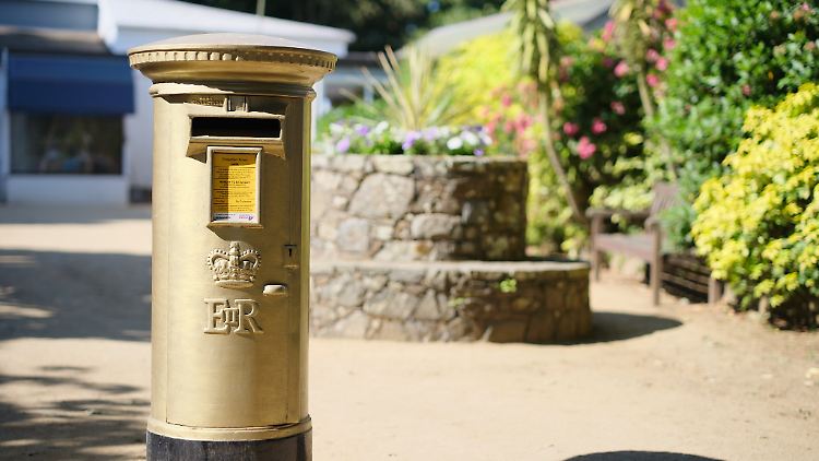 Ein goldener Briefkasten für olympisches Gold: Carl Hester aus Sark gewann 2012 mit seiner Mannschaft im Dressurreiten.