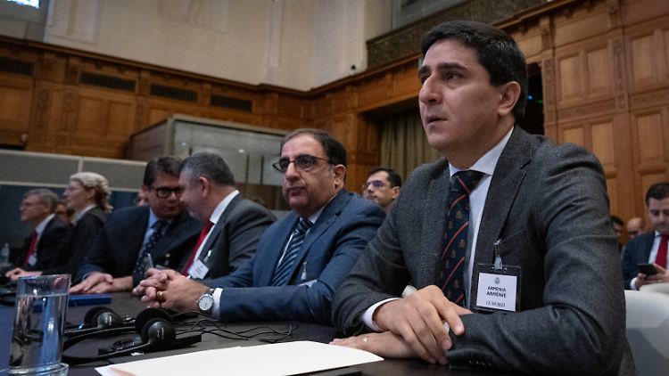 Der armenische Vertreter, Jegische Kirakosjan, wirft Aserbaidschan vor dem Internationalen Gerichtshof "ethnische Säuberungen" vor. 