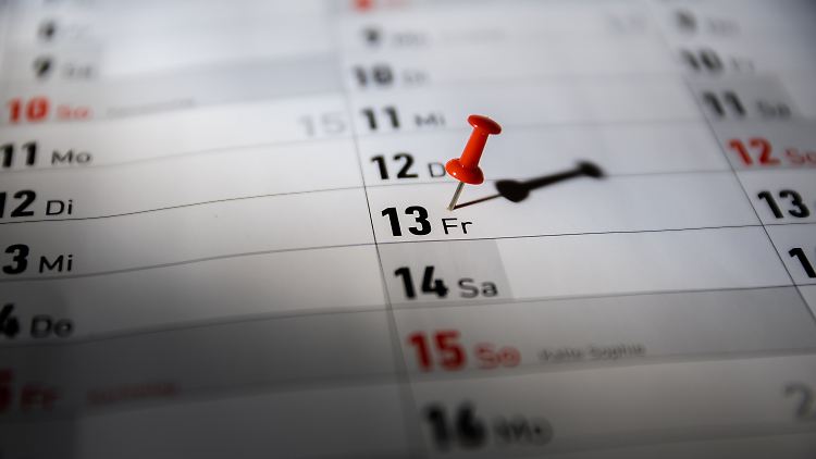 Mit dem Kalender hat keine der Redewendungen etwas zu tun.