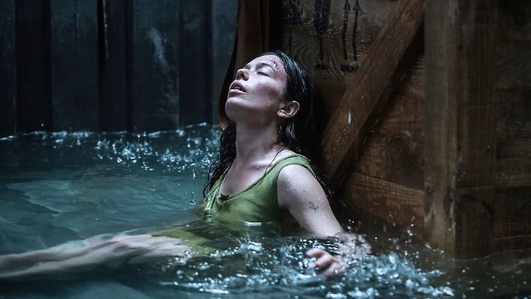 Kämpft ums Überleben: Mia (Anna Castillo) in "Nirgendwo".