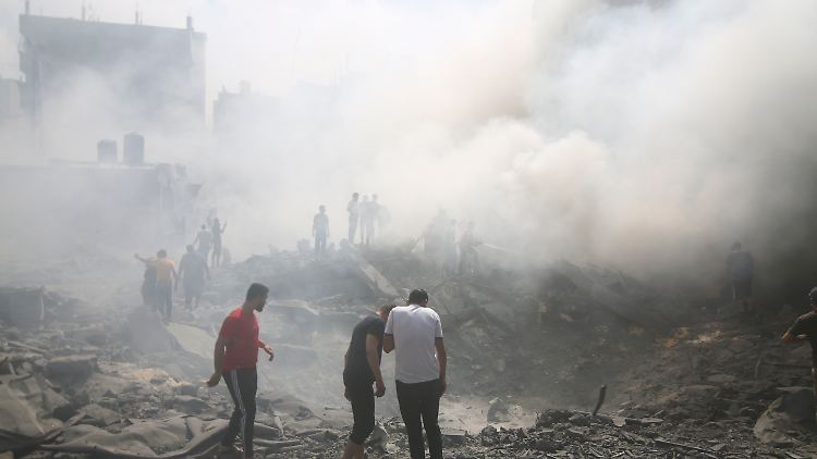 Viele Menschen in Gaza-Stadt leben nach den Luftschlägen in Trümmern.