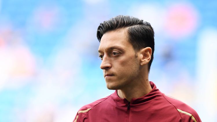 Özil hatte seine Fußballkarriere im März dieses Jahres für beendet erklärt.