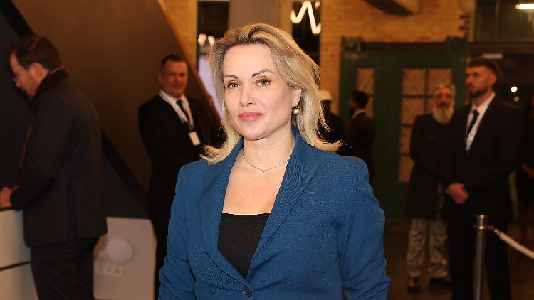 Marina Owsjannikowa stellte sich kurz nach Beginn der russischen Invasion in der Ukraine öffentlich gegen den Krieg.