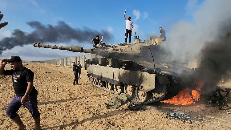 Am Samstag brannten israelische Panzer, viele Soldaten überlebten den Großrangriff der Hamas nicht.