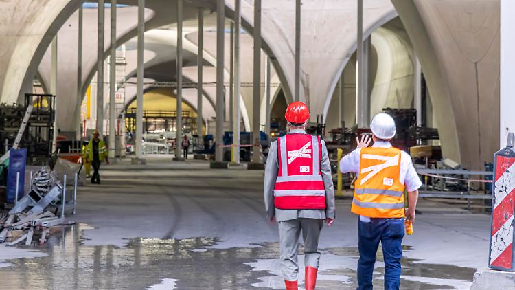 Das Projekt soll nach aktuellem Stand fast zehn Milliarden Euro kosten - knapp vier Mal so viel wie ursprünglich veranschlagt. 