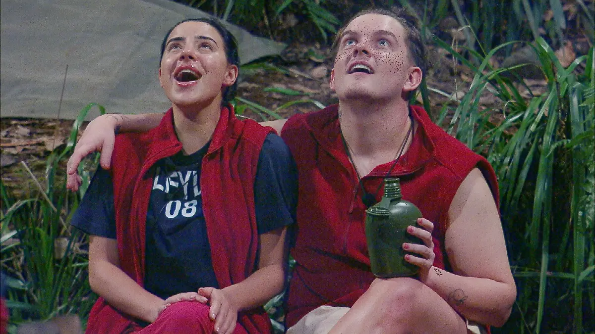 d8bddb17-ede0-41b2-bef3-2ed415284931-fd9a45b6-1dde-48d1-b5b6-69da0769c2a7