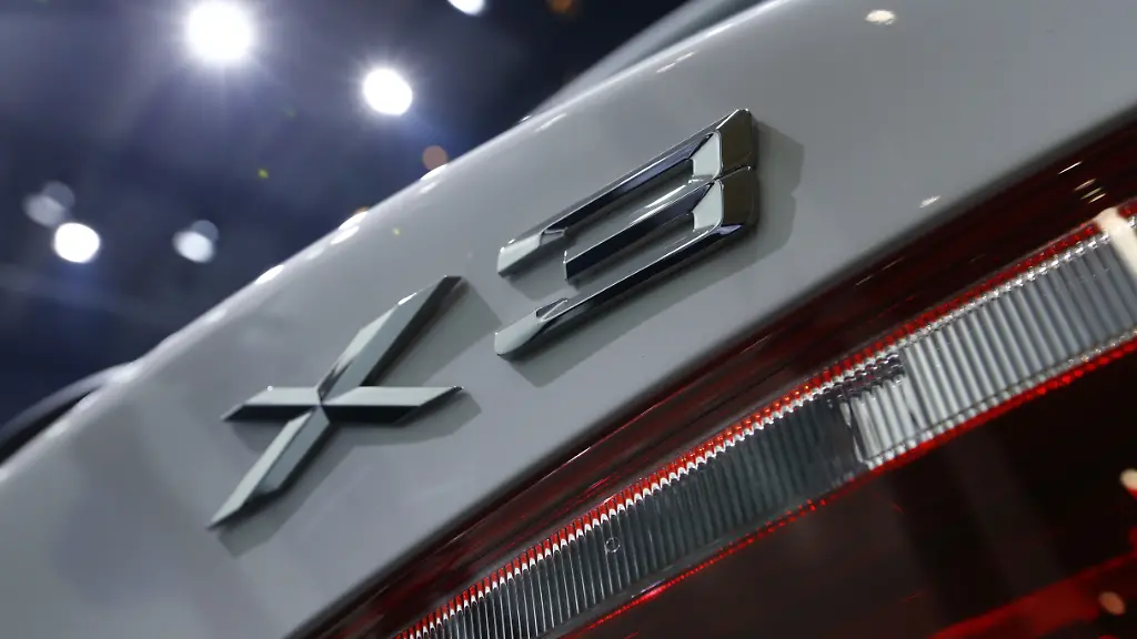 2015-09-24T120000Z-230379262-LR2EB9O105B11-RTRMADP-3-BMW-MANIPULATION