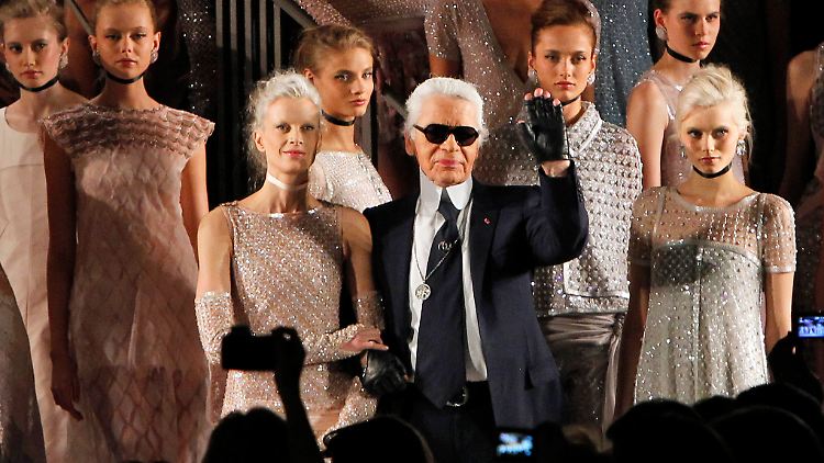 Lagerfeld mischt mit Couture für den Alltag die Konkurrenz auf.