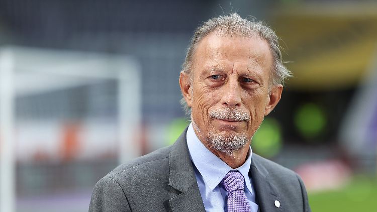 In der schweren Zeit bekommt Christoph Daum unter anderem Beistand von seinem Ex-Rivalen Uli Hoeneß.
