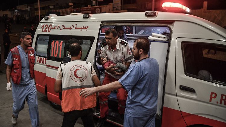 Im Gazastreifen leben mehrere Hunderttausend Menschen und geraten derzeit zwischen die Fronten.