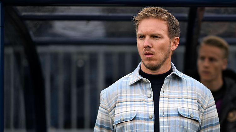 Rustikales Statement: Nagelsmann im Holzfällerhemd.