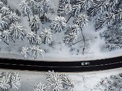 Sicher durch den Winter: Mit dem richtigen Fahrverhalten Sprit sparen und gut ankommen