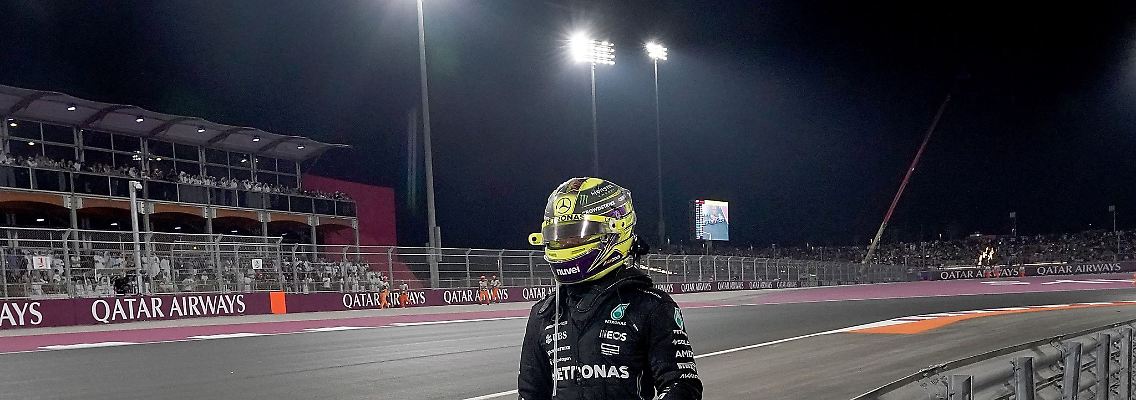 Ex-Formel-1-Weltmeister Lewis Hamilton war in Katar zu Fuß in die Boxengasse zurückgekehrt.