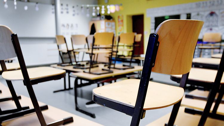 An diesem Montag füllen sich die Klassenzimmer in NRW wieder.