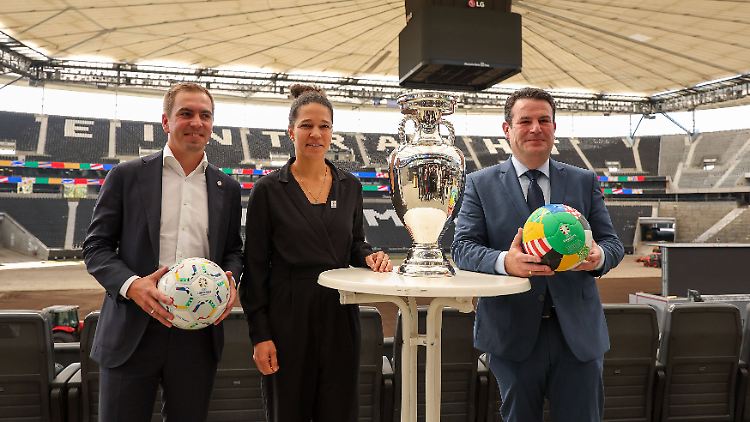 An Ambitionen mangelt es Turnierchef Philipp Lahm (links), DFB-Vizepräsidentin Celia Sasic (Mitte) und Bundesarbeitsminister Hubertus Heil nicht.