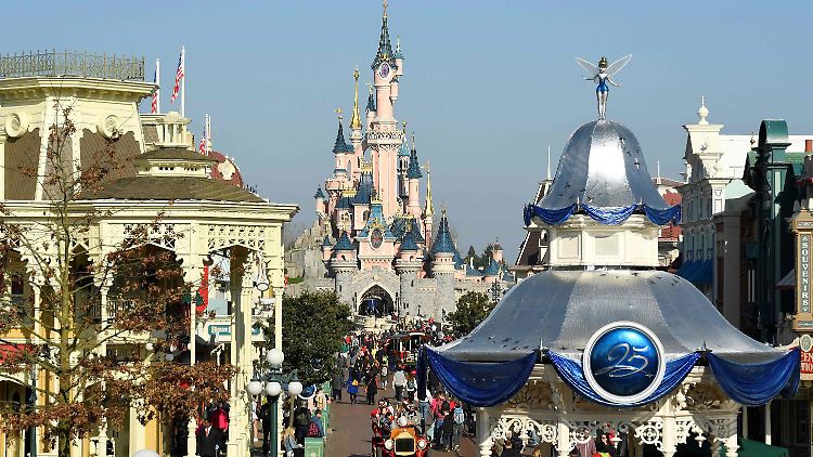 Vielleicht ergibt sich bei Gelegenheit ja mal eine Sitzungswoche des EU-Parlaments im Disneyland Paris.