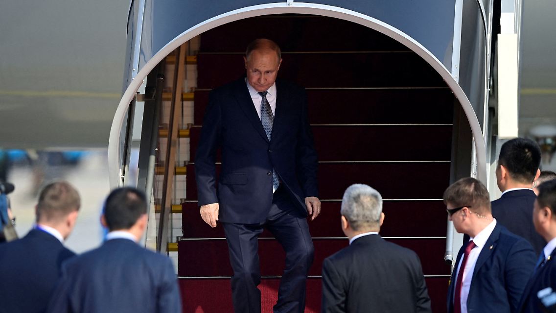 In vielen anderen Ländern würde man Wladimir Putin festnehmen, würde er deren Boden betreten.