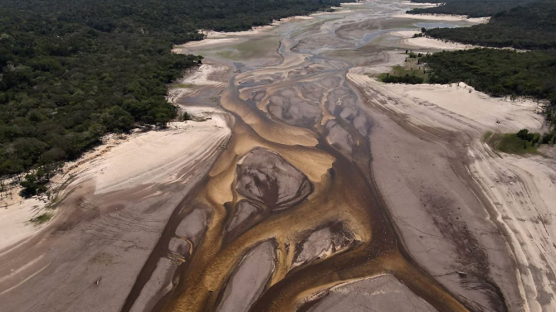 Der Pegel des Amazonas ist auf den niedrigsten Stand seit über einem Jahrhundert gesunken.