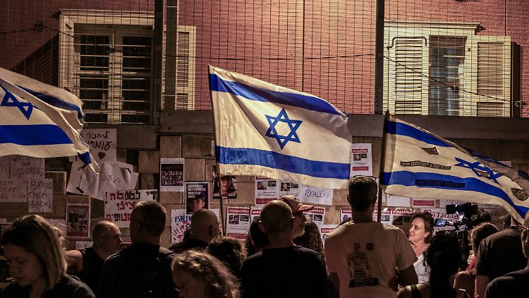 Israelis demonstrieren für die Freilassung ihrer Landsleute, die von der Hamas verschleppt wurden. 