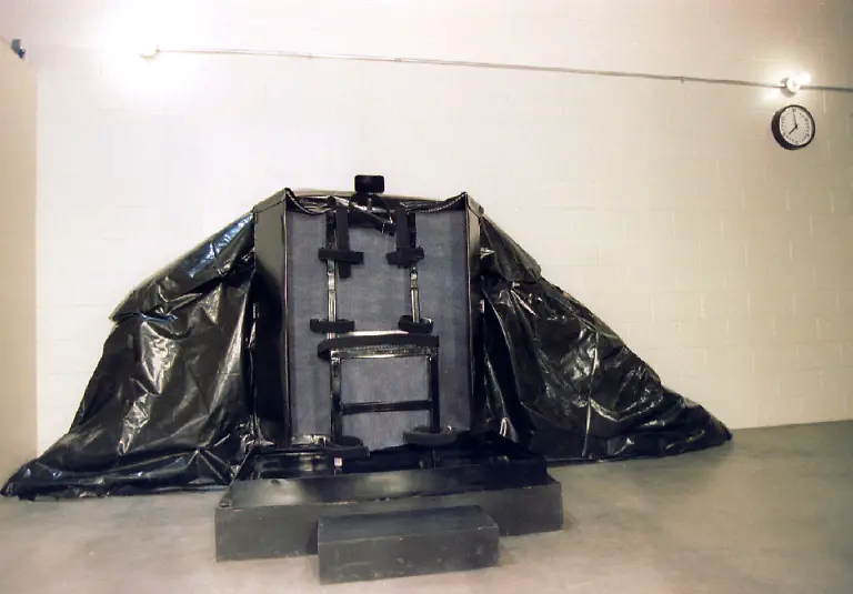 1996-01-24T120000Z-1358820965-PBEAHUMSHAY-RTRMADP-3-USA