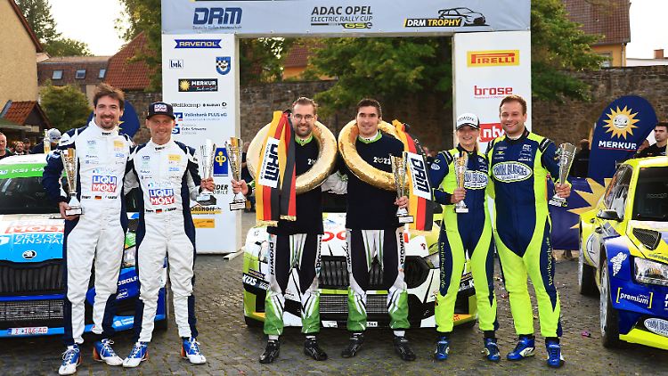 Marijan Griebel und Tobias Braun strahlten nach dem Titelgewinn am Stemweder Berg.