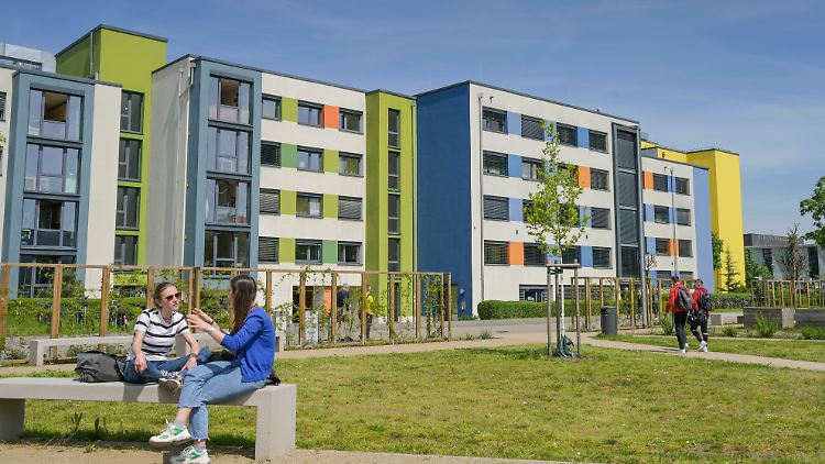 "Mit zwei studierenden Kindern habe ich hohe Extrakosten", erklärt die Controllerin.