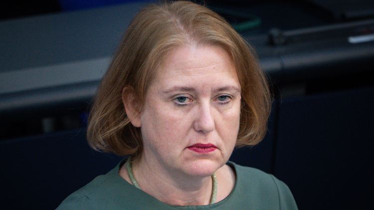 Geht es nach dem FDP-Entwurf, bleibt von Lisa Paus' Ideen zum Elterngeld nicht mehr viel übrig. 
