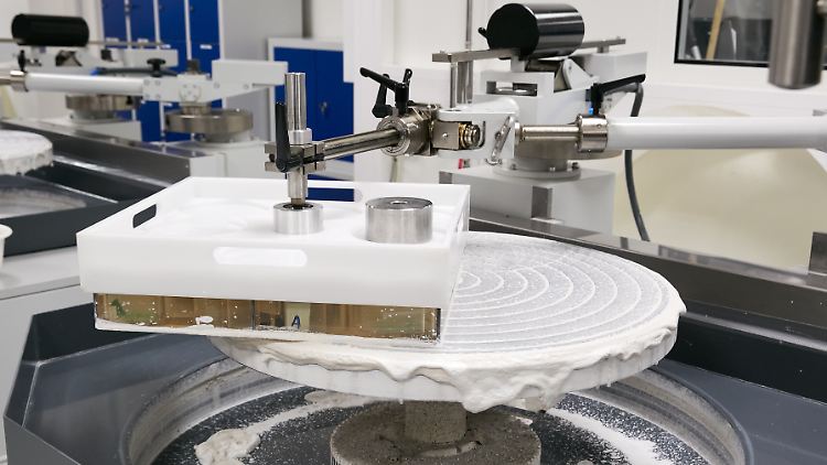ASML erwartet im kommenden Jahr stagnierende Erlöse.