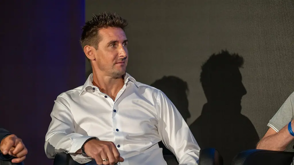 Miroslav-Klose-ehemaliger-Fussballnationalspieler-nimmt-an-der-Pressekonferenz-teil