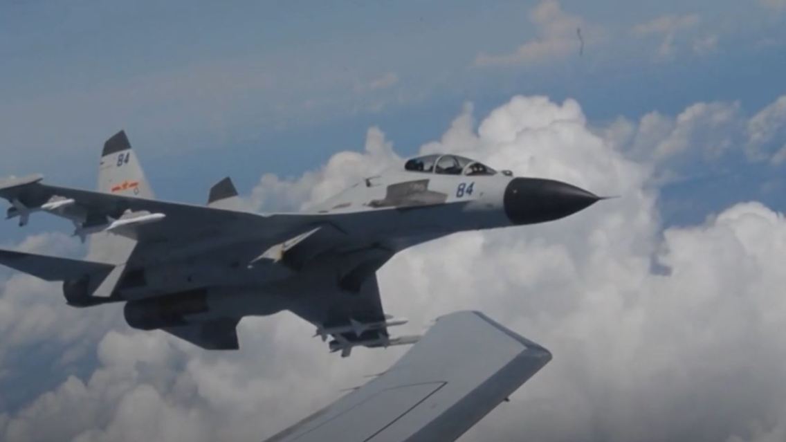 China_Kampflugzeug_Piloten.JPG