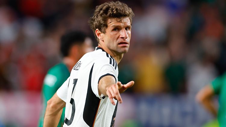 Auch Thomas Müller wird gespannt auf die EM-Auslosung schauen.