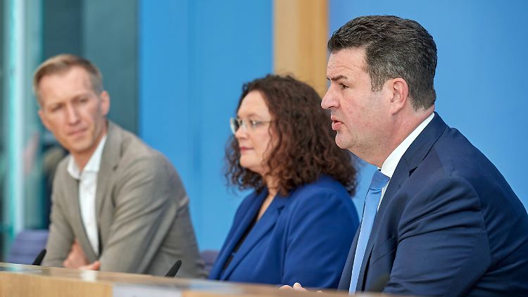 Heil, Nahles und Terzenbach (v.r.) haben den Plan zum "Job-Turbo" geschmiedet.