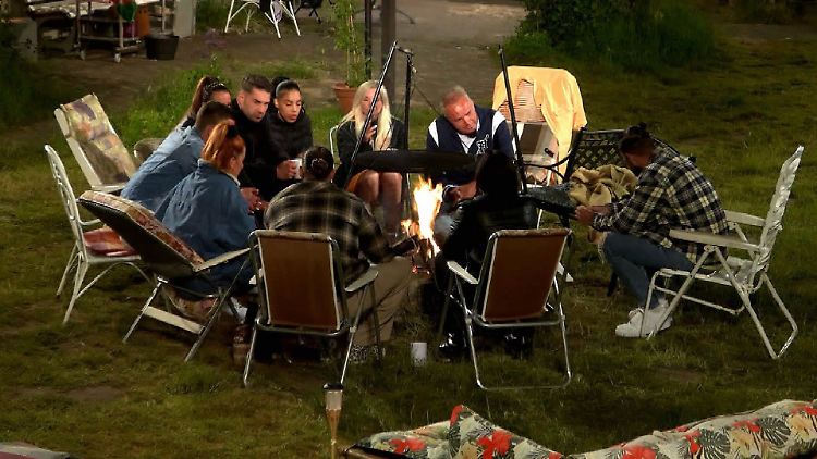 Unter den Bewohnerinnen und Bewohnern im "Sommerhaus" herrscht dicke Luft.