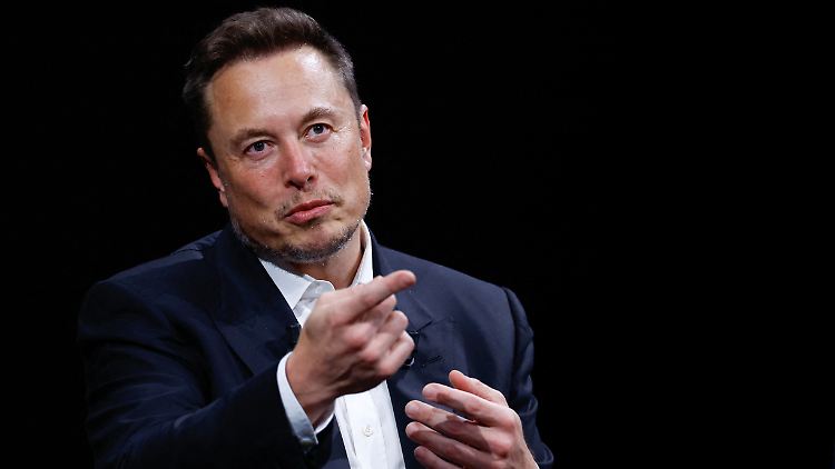 Kaum hatte Musk Twitter übernommen, feuerte er den Großteil der Angestellten, die für die Kontrolle der Inhalte zuständig waren.