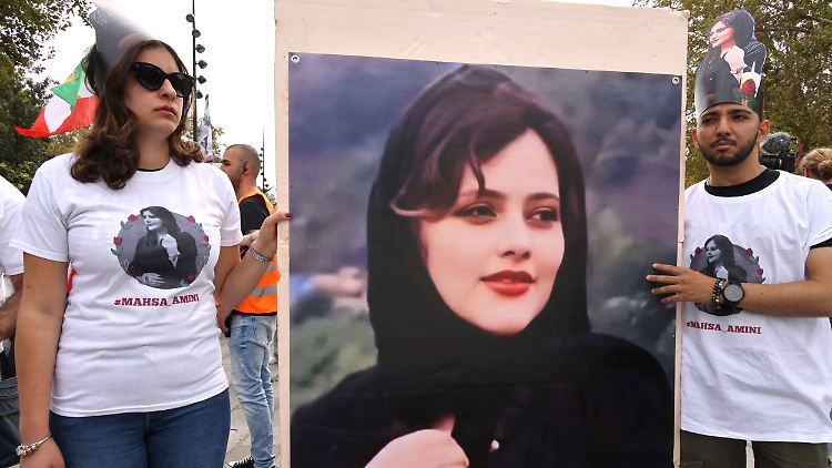 Ahmini starb im September 2022, ihr Tod löste im Iran Proteste aus. 
