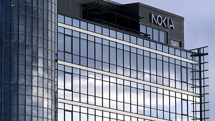 Dunkelheit umfängt das Hauptquartier von Nokia im finnischen Espoo - zumindest mit Blick auf zahlreiche Mitarbeiter des Unternehmens. 