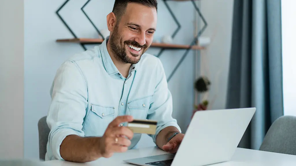 Die-Amex-Gold-Card-laesst-sich-durch-den-Willkommensbonus-ein-Jahr-kostenlos-nutzen