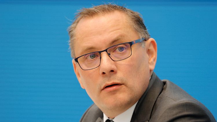 AfD-Sprecher Chrupalla sprach von einem "Anschlag" auf seine Person, die Polizei teilt diese Sicht nicht.