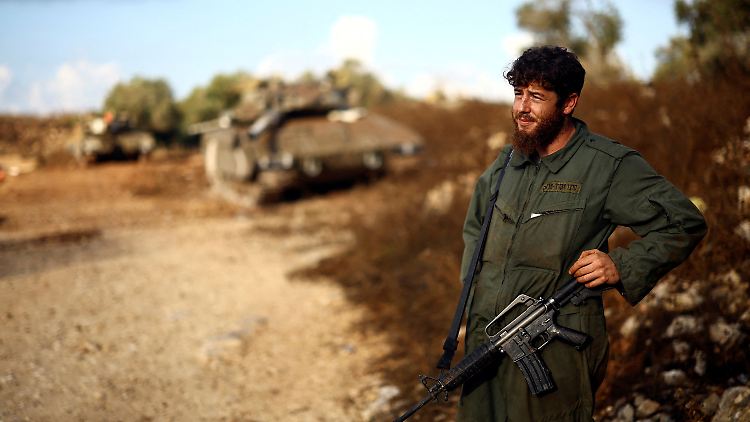 Israelischer Soldat an der Grenze zum Libanon. Von dort fürchtet das Land einen Angriff der Hisbollah.