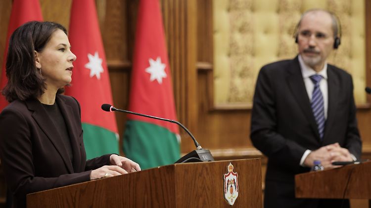 Außenministerin Baerbock und ihr jordanischer Amtskollege Al-Safadi werben für eine Zwei-Staaten-Lösung zwischen Israel und Palästina.