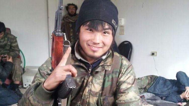 Baurzhan Kultanow auf einem Foto aus seiner Zeit beim Islamischen Staat.