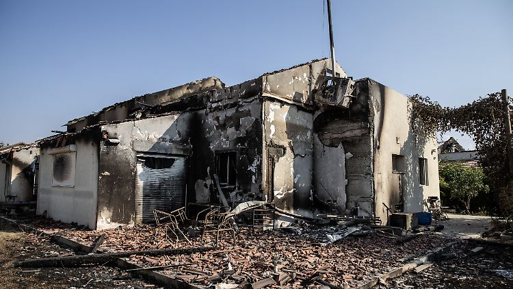 Jeder Zehnte im Kibbuz Be'eri habe den Angriff der Hamas nicht überlebt, erzählt ein Bewohner.