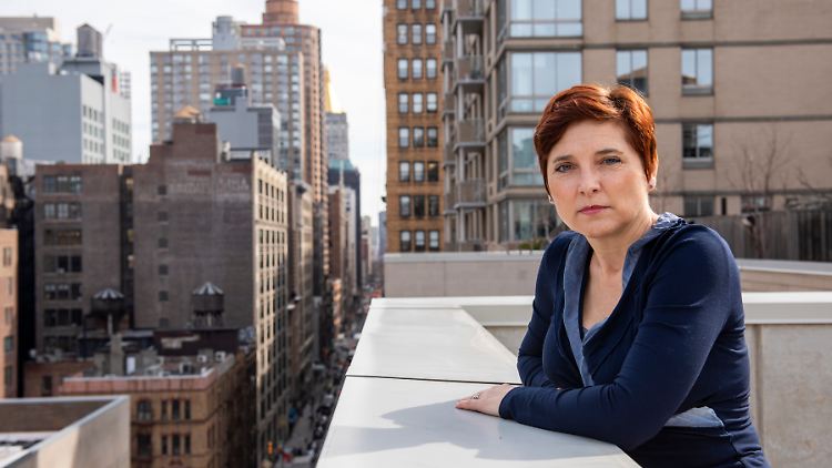 Heike Buchter ist die New Yorker Korrespondentin der "Zeit". Sie berichtet seit 2001 von der Wall Street. 2015 rückte sie mit ihrem Buch "Blackrock" den größten Vermögensverwalter ins Scheinwerferlicht.