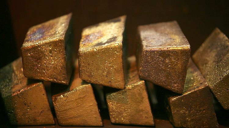 Das Rekordhoch beim Goldpreis liegt bei 2075 Dollar. 