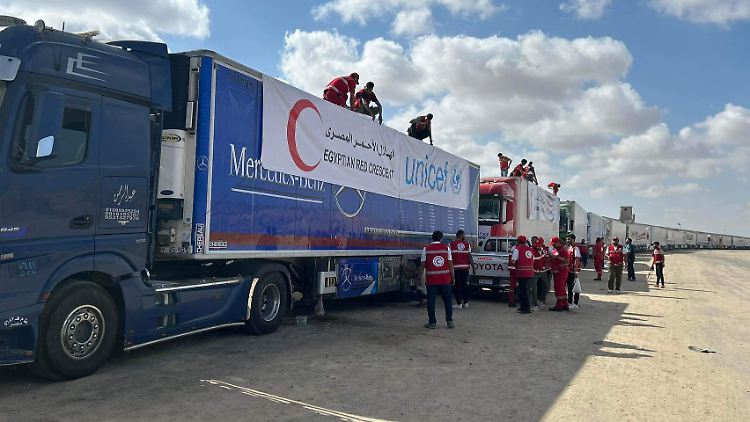 Die Helfer, unter anderem vom Kinderhilfswerk UNICEF, müssen sich mit ihren Hilfslieferungen für die Zivilbevölkerung im Gazastreifen noch einen Tag länger gedulden. 