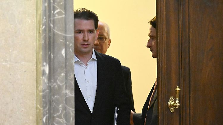Im Falle einer Verurteilung drohen Kurz bis zu drei Jahre Haft. 