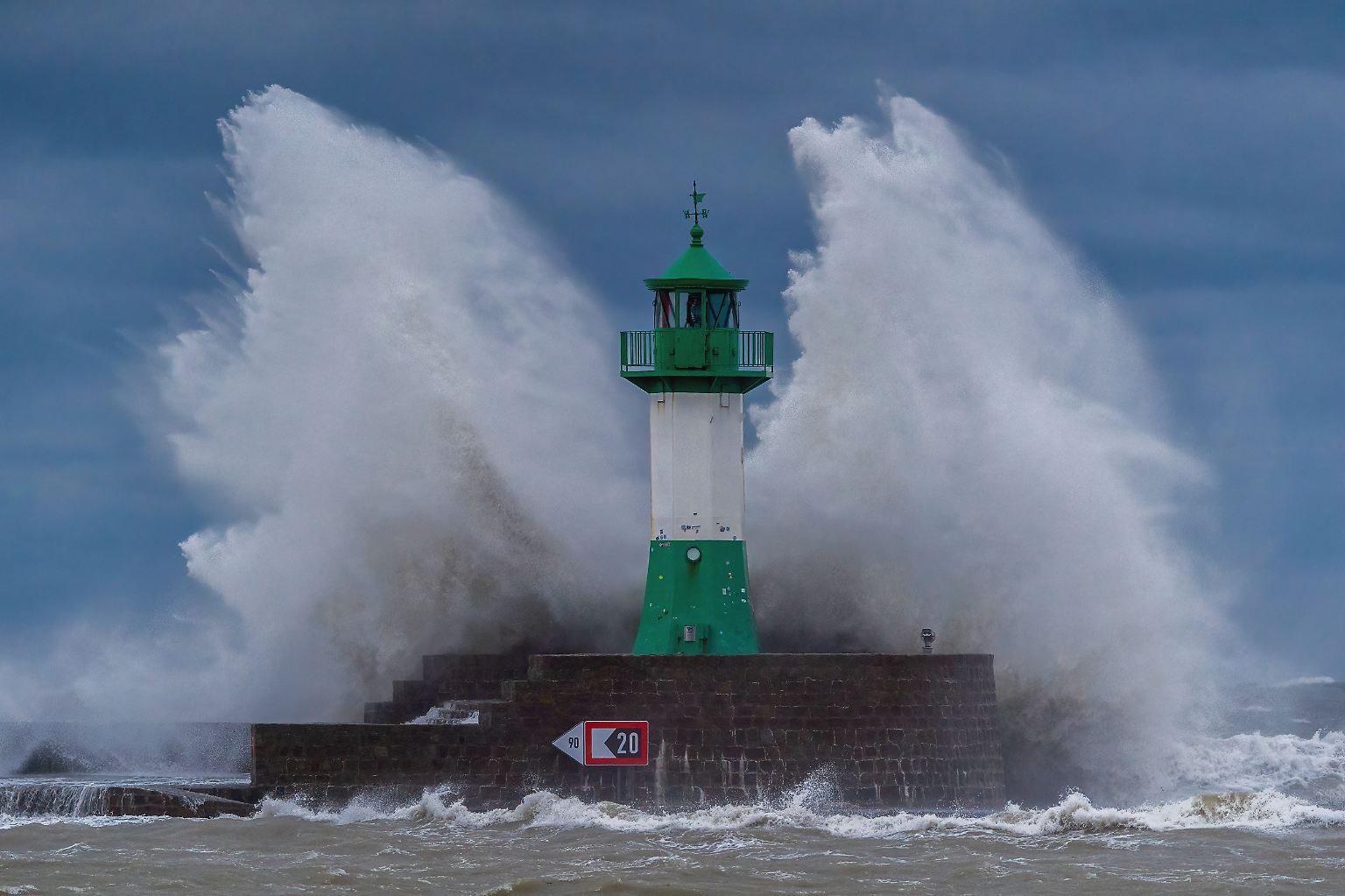 Eine schwere Sturmflut an der Ostseeküste sorgt vor allem ...