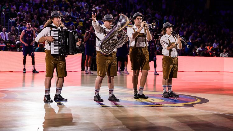 Auf die Musik von Trachtenträgern folgte eine herbe Niederlage.