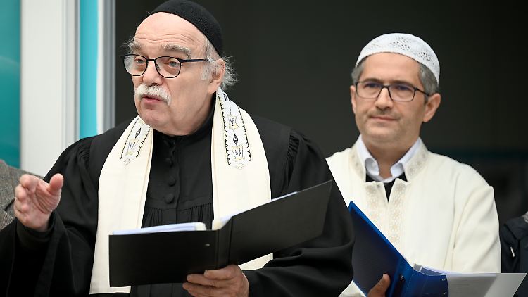Andreas Nachama (l., neben Imam Kadir Sanci) ist Mitbegründer des House of One, das auf Dialog zwischen Christen, Juden und Muslimen setzt.